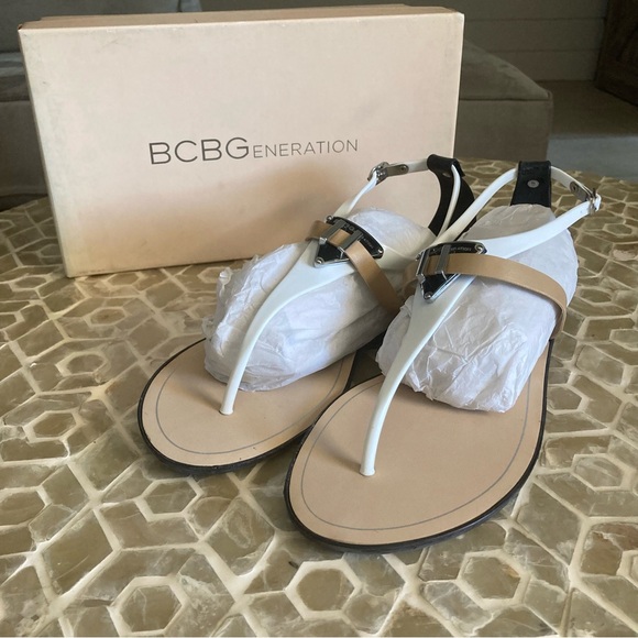 NEW!  BCBGeneration Calantha sandal in blk/white/warm sand (10) - Picture 2 of 6